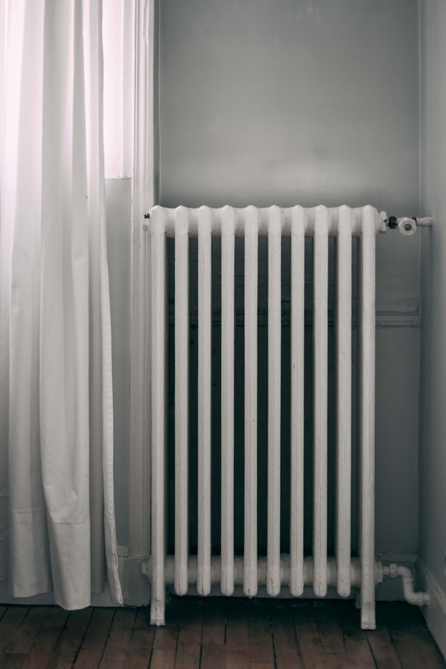 A white gas radiator 